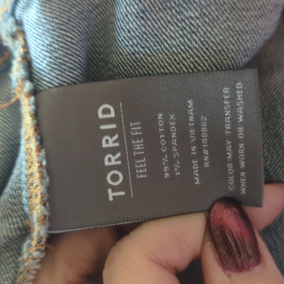 Torrid Cropped Denim Vest 2/2X/18-20 - Picture 14 of 16